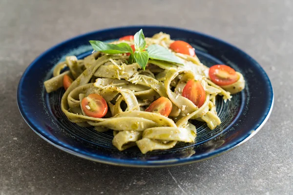 ıspanak fettuccine domates ile