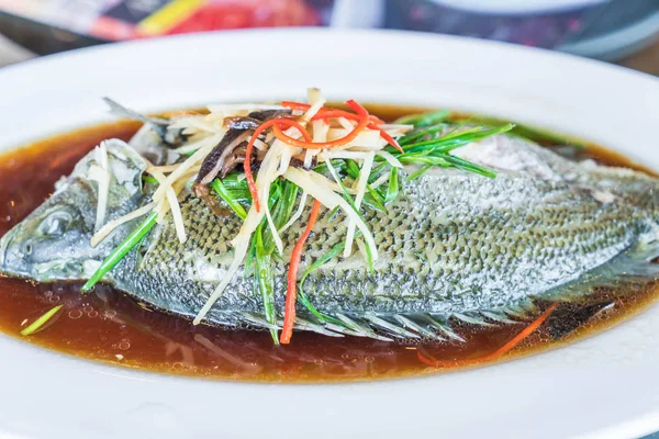 Soya soslu yeşim levrek buğulama