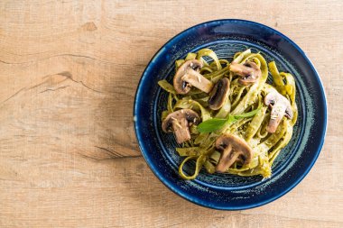 Mantarlı ıspanak fettuccine