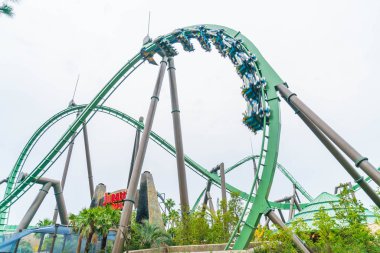 Osaka, Japonya - 21 Kasım 2016: Roller coaster Universal Studios