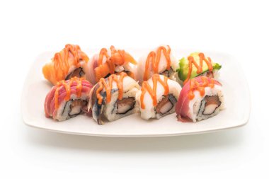 karışık suşi rulo ile baharatlı sos - Japon gıda tarzı