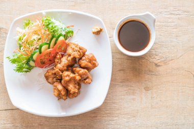 kızarmış piliç tonkatsu sos ile