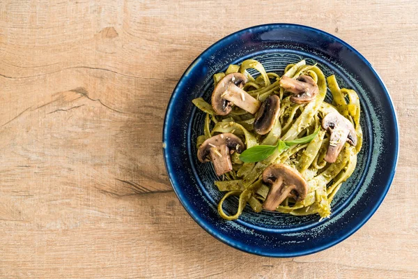 Mantarlı ıspanak fettuccine