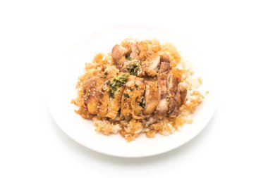 Teriyaki tavuk tepesinde pirinç 