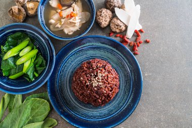 tavuk ve ot çorbası, Çince lahana berry pirinç