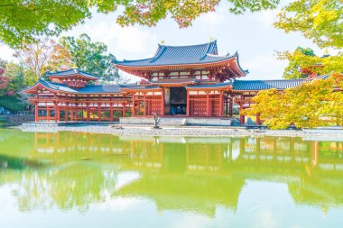 Güzel mimari Byodo içinde Kyoto tapınakta.