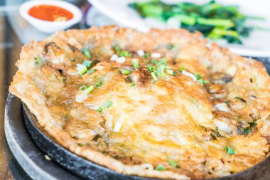 Pan kızarmış istiridye omlet