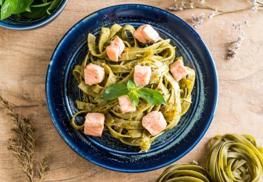 ıspanak fettuccine somon ile