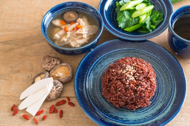 tavuk ve ot çorbası, Çince lahana berry pirinç