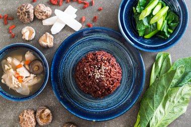 tavuk ve ot çorbası, Çince lahana berry pirinç