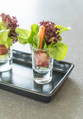 pastırma ile salata rulo