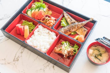 ızgara saba bento