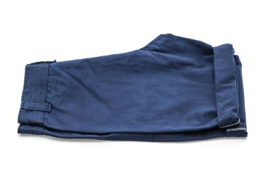 beyaz üzerine kısa pantolon