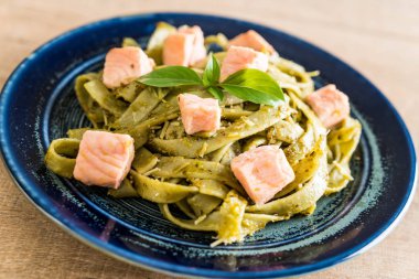 ıspanak fettuccine somon ile