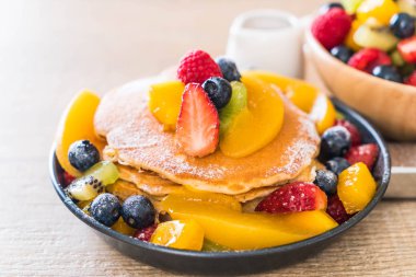 mix meyve ile gözleme