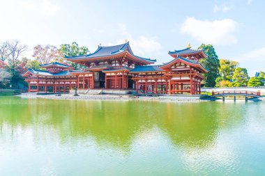 Güzel mimari Byodo içinde Kyoto tapınakta.
