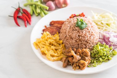 Pirinç ve karides ezmesi.