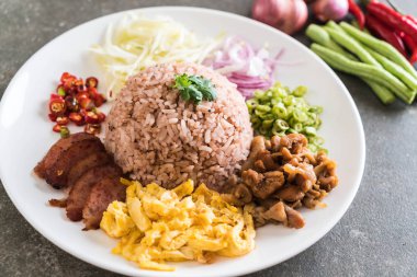 Pirinç ve karides ezmesi.