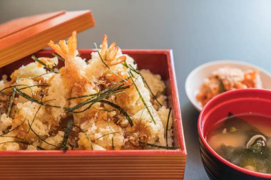 karides tempura kutusunu küme 
