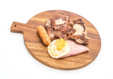 ahşap plaka üzerinde ızgara biftek mix