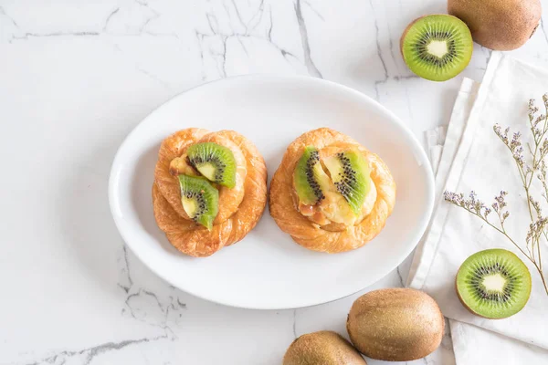 kivi tart plaka üzerinde