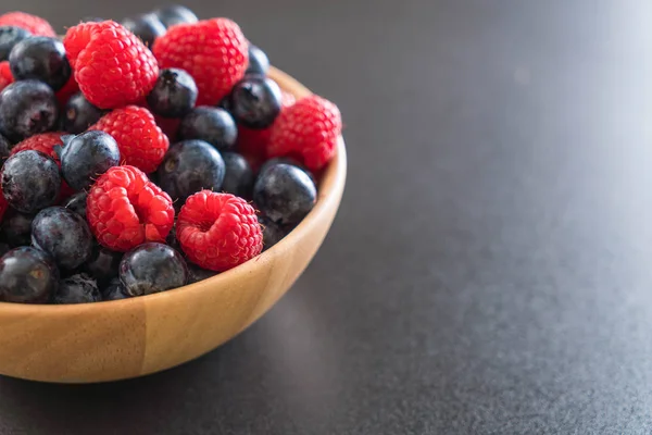 taze yaban mersini ve rasberry 