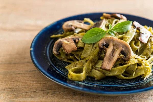 Mantarlı ıspanak fettuccine