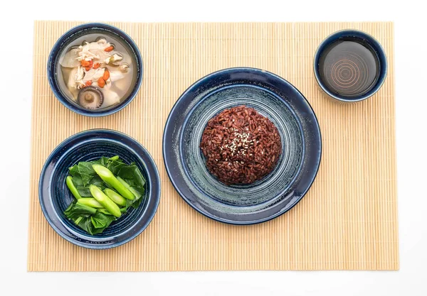 Sopa de frango e ervas, couve chinesa com arroz de baga — Fotografia de Stock