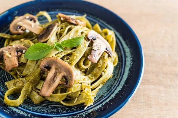 Mantarlı ıspanak fettuccine