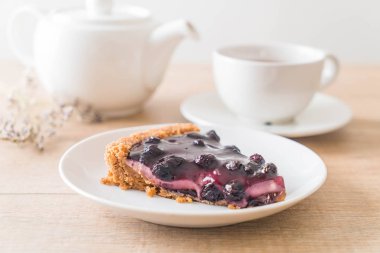 böğürtlenli turta çay ile