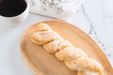 taze tereyağı rulo ekmek