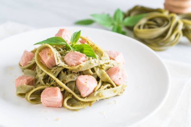 ıspanak fettuccine somon ile