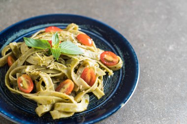 ıspanak fettuccine domates ile