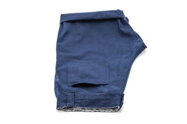 beyaz üzerine kısa pantolon