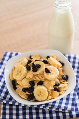 muz, Kuru üzüm ve süt ile tahıl 