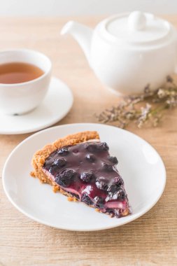 böğürtlenli turta çay ile