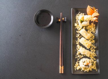 tempura karides suşi roll 
