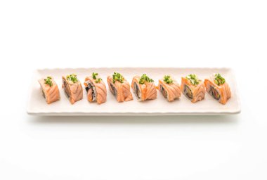 ızgara somon suşi roll - Japon gıda tarzı