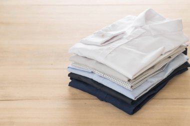 Gömlek Katlama yığını