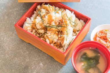 karides tempura kutusunu küme 