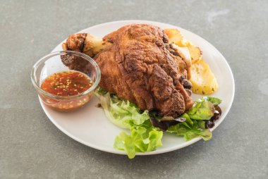 Gevrek domuz knuckle veya Alman domuz Hocks