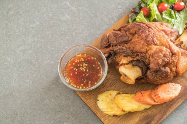 Gevrek domuz knuckle veya Alman domuz Hocks