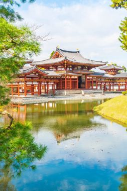 Güzel mimari Byodo içinde Kyoto tapınakta.
