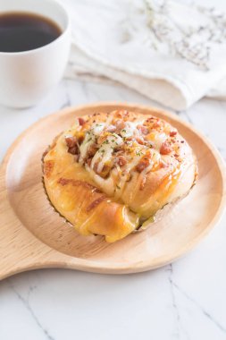 jambon salata ve kurutulmuş domuz topuz