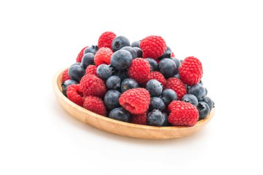 taze yaban mersini ve rasberry beyaz