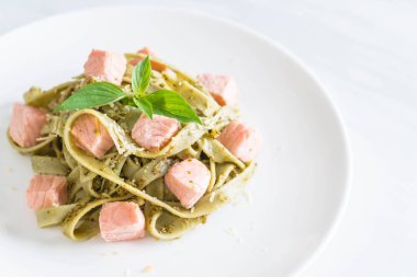 ıspanak fettuccine somon ile