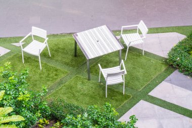 boş açık veranda sandalye