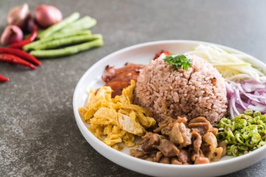 Pirinç ve karides ezmesi.