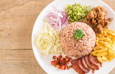 Pirinç ve karides ezmesi.