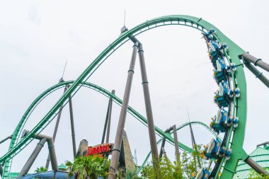 Osaka, Japonya - 21 Kasım 2016: Roller coaster Universal Studios